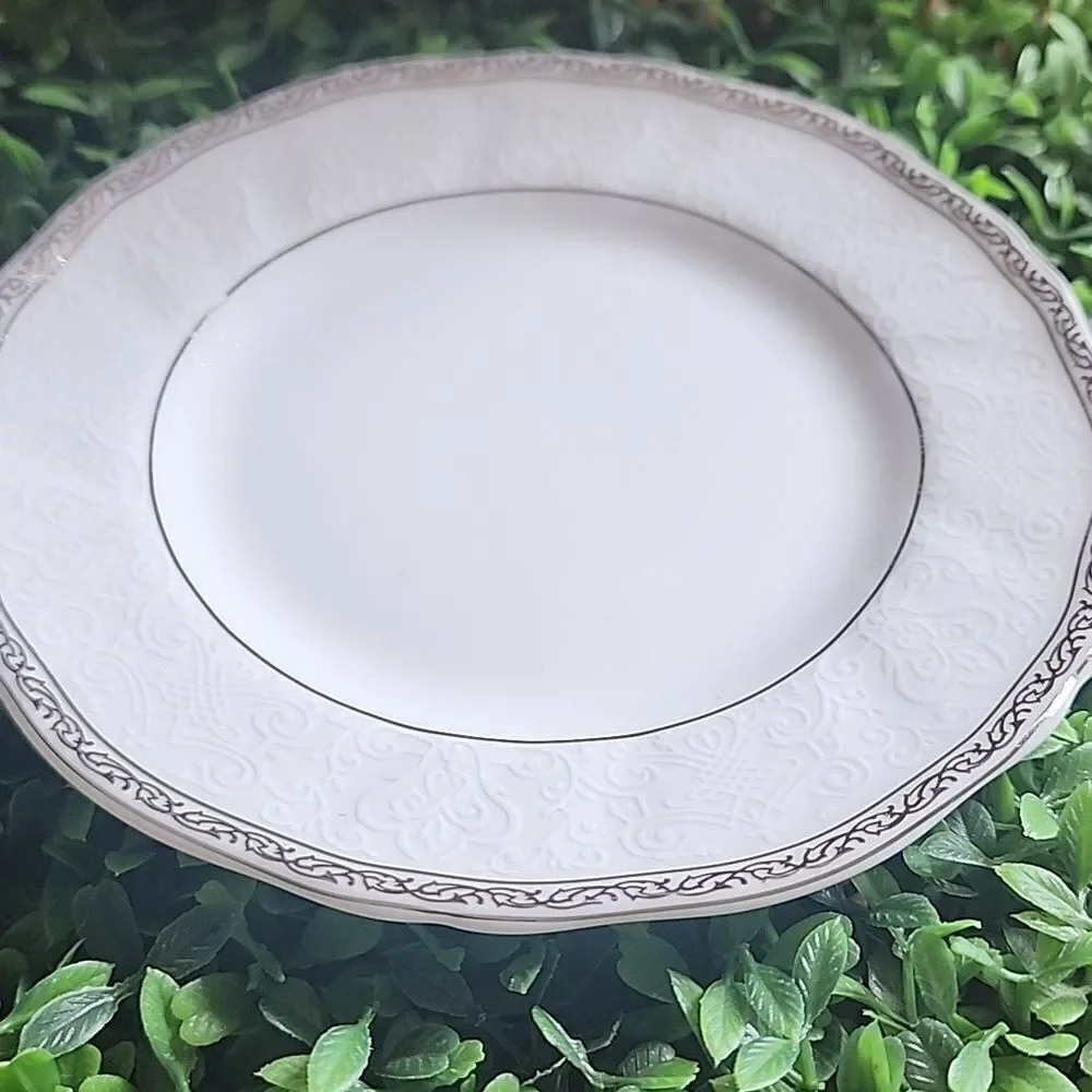 Wedgewood Bone China Bread Plate Queen's Lace Pattern